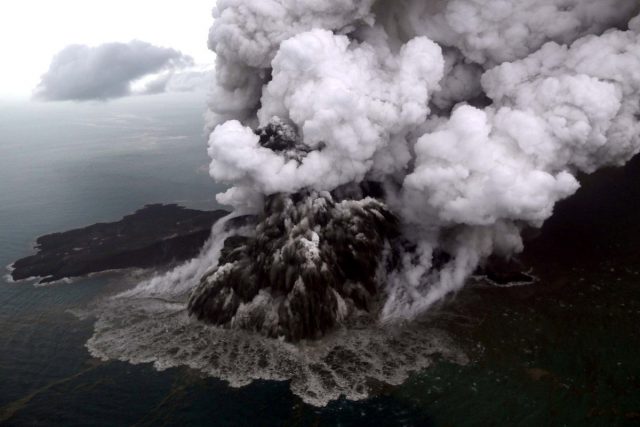 英语热词 | 印尼海啸已致227人死亡 或为火山喷发引起